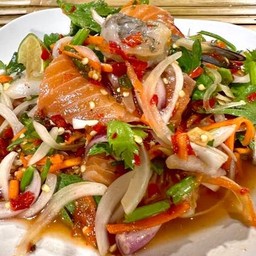 ยำแซลมอนกุ้งสด