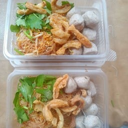 [อร่อยซ่ากับโค้ก] หมี่คลุกลูกชิ้น Vegan +  โค้ก ออริจินัล (กระป๋อง)