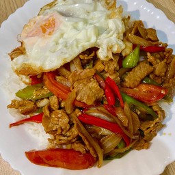 ข้าวผัดพริกเนื้อ