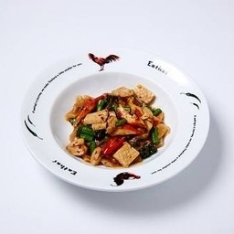 ครัวบุญไทย - ก๋วยเตี๋ยวผัดขี้เมา (มังสวิรัติ)