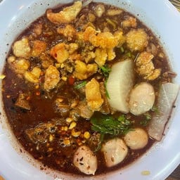 ก๋วยเตี๋ยวสุโขทัยหลังโรงบาล