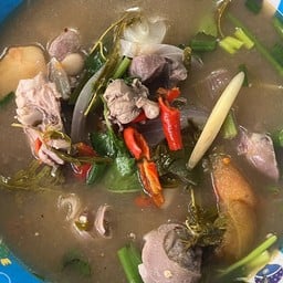 ต้มไก่บ้านใส่ใบมะขามอ่อน