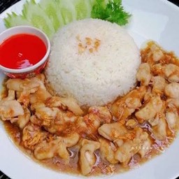 ไก่กระเทียมราดข้าว