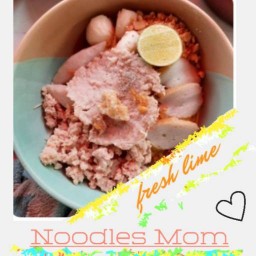 ก๋วยเตี๋ยวไก่ตุ๋น หมูตุ๋น หมูมะนาวสด