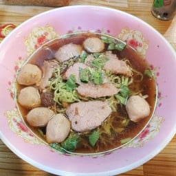 ก๋วยเตี๋ยวเนื้อเปื่อย
