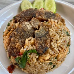 กะเพราแท้หมูคลุกข้าวไข่เยี่ยวม้า