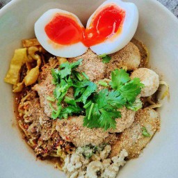 ก๋วยเตี๋ยวต้มยำ ข้าวคั่ว