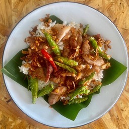 ข้าว+หมู+พริกสดทอดกระเทียม