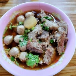 เกาเหลาเนื้อเปื่อยลูกชิ้นพิเศษ