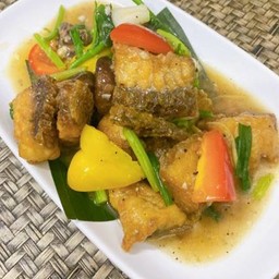 ปลากะพงผัดพริกเหลือง