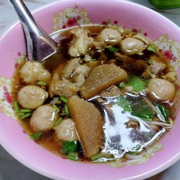 เกาเหลาเนื้อเปื่อยลูกชิ้น