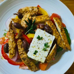 Greek salad with Chicken Keto