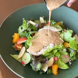 GLAM Garden - Fresh Salad with Chicken Breast, Orange, Apple & Sesame Cream Dressing