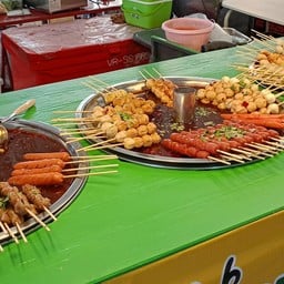 พฤกษ์ ลูกชิ้นหม้อไฟ MeeDee market