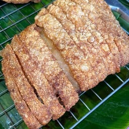 R ล้านหมูกรอบ ตลาดกลาง บ้านฉาง