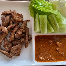 หมูปลาร้าระเริงลิ้น (มีผักเคียงน้ำจิ้มแจ่วปลาร้าสุก)