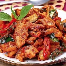 ผัดเผ็ดหมูป่า กับข้าว