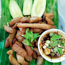 หมูแดดเดียวทอดน้ำปลาจิ้มแจ่ว