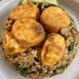 กะเพราแท้หมูคลุกข้าวเต้าหู้ไข่ทอด