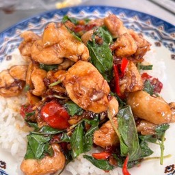 ข้าวราดกระเพราไก่