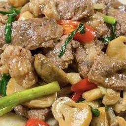 ข้าวเนื้อผัดน้ำมันหอย