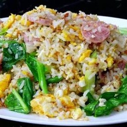 ข้าวผัดแหนม