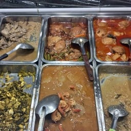 ร้านอาหารไทย แม่จำปา กาดแม่เหียะ