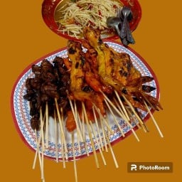 ไก่ย่างแดง ขนมหวาน ของกินตอนดึก