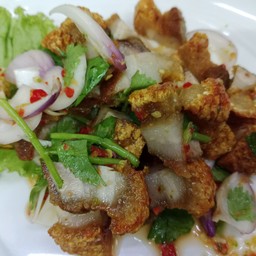 ยำหมูกรอบ