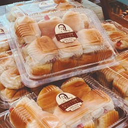 ขนมปังแลบลิ้น