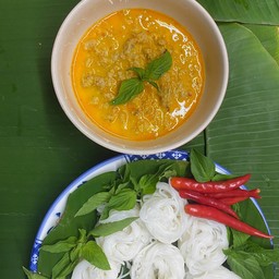 ขนมจีน น้ำยากะทิ เพิ่ม เนื้อปลาดุก2ชิ้น