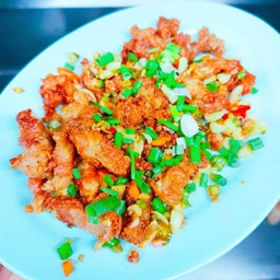 สามชั้นทอดคั่วพริกเกลือ