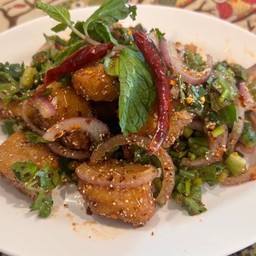 ลาบไก่กรอบแซ่บ