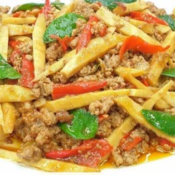 ผัดกระเพราหน่อไม้