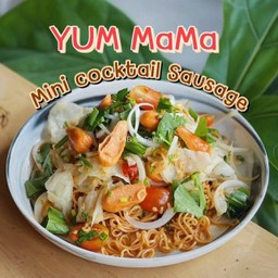 ยำมาม่า ไส้กรอก