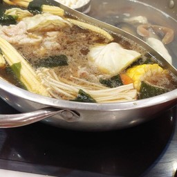 ลาบยำแซ่บตลาดมนรดา