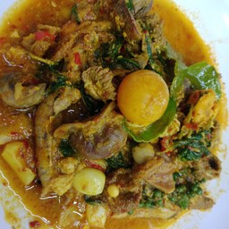 ผัดเผ็ดพวงไข่ไก่