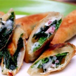 ปอเปี๊ยะผักโขม