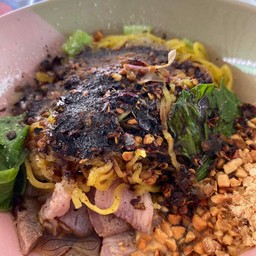 บะหมี่เเห้งหมู