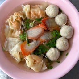 เกลาเหลารวม (เกี๊ยว,หมูแดง,ลูกชิ้น)