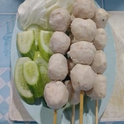 ลูกชิ้นทอดไฟลุก น้ำจิ้มสุดแซ่บ