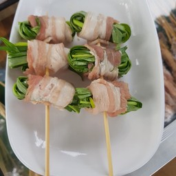 ผักบุ้งพันหมูสามชั้น