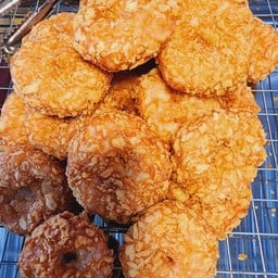 คุณหมี ทอดมันกุ้ง เกี๊ยวบางทราย จ้อปู กุยช่าย ปั้ม ปตท.ข้างเดอร์สแคว ตรงข้ามหมู่บ้านมัณฑนา