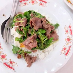 ข้าวกระเพราเนื้อ