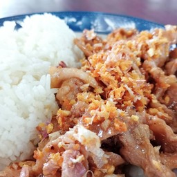 ข้าวหมูชิ้นกระเทียม