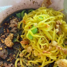 บะหมี่เนื้อน้ำตก