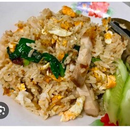 ข้าวผัดหมูกรอบ