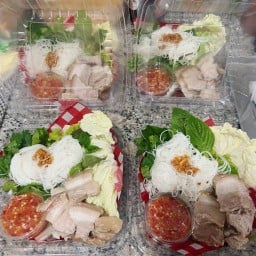 ขนมปังปิ้ง เมี่ยงหมูสามชั้นน้ำจิ้มรสเด็ด