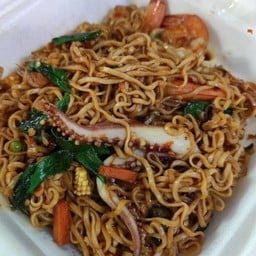 [อร่อยซ่ากับโค้ก] มาม่าขี้เมาทะเล +  โค้ก ออริจินัล (กระป๋อง)