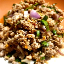 ลาบหมู (กับข้าว)